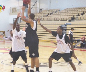  The men’s basketball team is off to a strong start with eight players returning from last year, four of which are starters. This season, the team will strive to surpass last year’s third place finish in the GLIAC Tournament. Photo by Kristyn Sonnenberg | Photo Editor