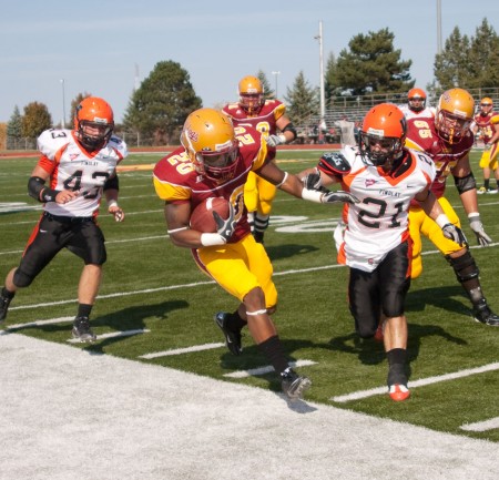 Homecoming Victory: Sophomore running back Tyler Thomas outruns the Oiler defense in the homecoming football game on Saturday. The Bulldogs defeated Findlay 23-10, bringing the Bulldogs overall record to 5-1 this season. Photo By: Kate Dupon | Photo Editor