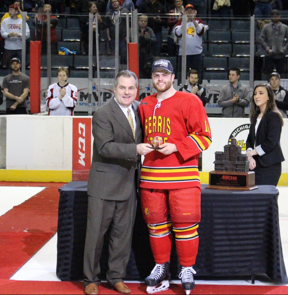 Senior forward Kenny Babinski was named to the All-WCHA Final Five Tournament team this season.