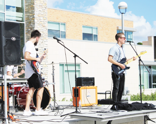 Familiar faces were everywhere at Ferris’ 2016 Founders’ Day celebration with DPS Director Bruce Borkovich and Vice President for Diversity and Inclusion David Pilgrim serving up ice cream while bands Beach Thief and City Sun took the stage.